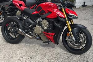 DUCATI STREETFIGHTER V4S akrapovic