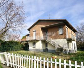 Elegante Villa Unifamiliare con Giardino Privato e