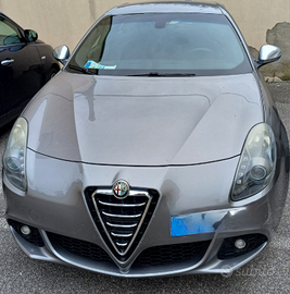 Vendesi Auto Giuletta Alfa Romeo