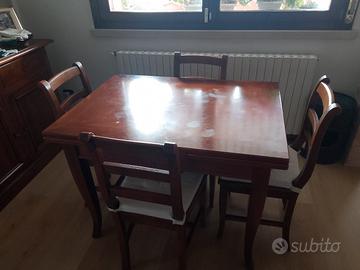 Tavolo estendibile con sedie 