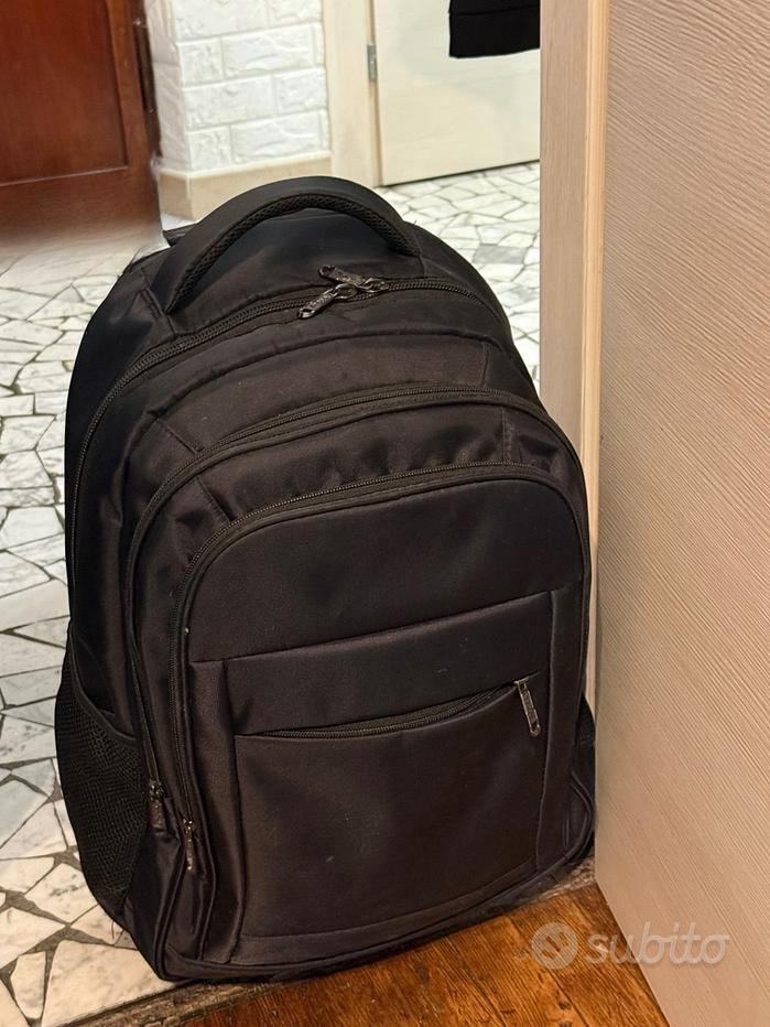 Zaino con tante tasche Vendita in Abbigliamento e accessori