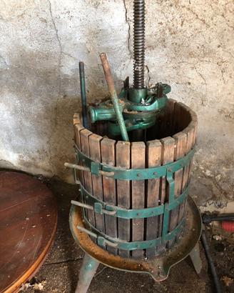 Tradizionale attrezzatura per la vendemmia