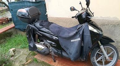 Sh 300 i sport 2010  per pezzi diricambio