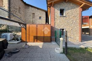 2 LOCALI A CORTE FRANCA