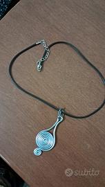 collana con ciondolo