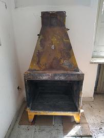 Struttura camino con caldaia