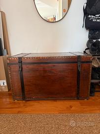 Baule vintage in legno e ferro Cassapanca