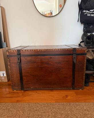 Baule vintage in legno e ferro Cassapanca