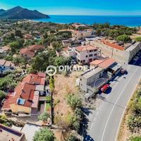 Quadrivano con ampia terrazza a Solanas