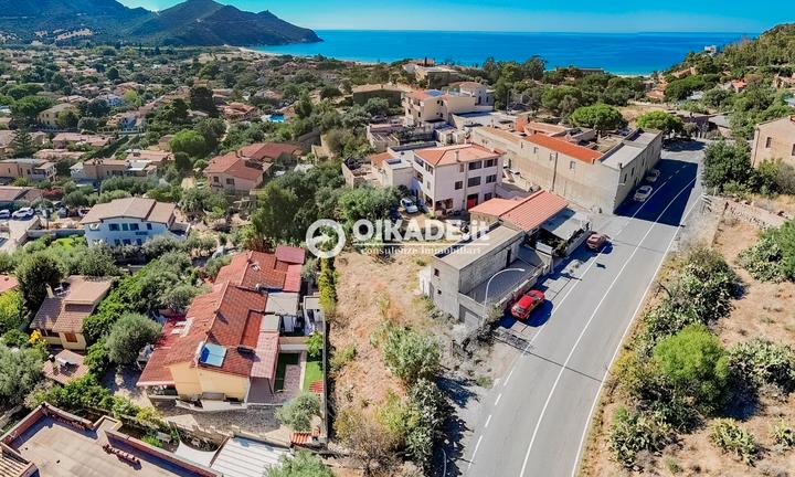 Quadrivano con ampia terrazza a Solanas