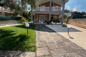 Villa singola a 6minuti dai portali/zagare