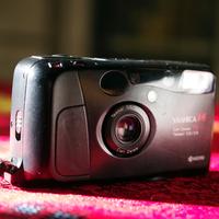 Macchina fotografica analogica Yashica T4