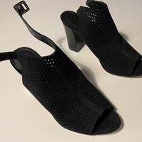 Scarpa nera nuova con tacco (39)