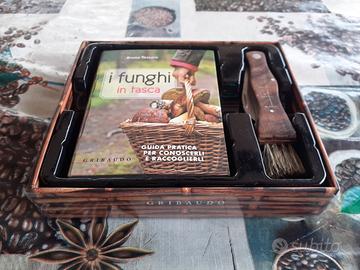 Libro su i funghi + coltello