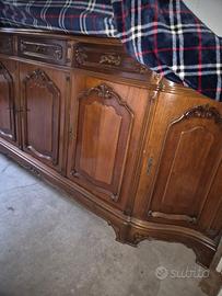 mobile in legno di noce