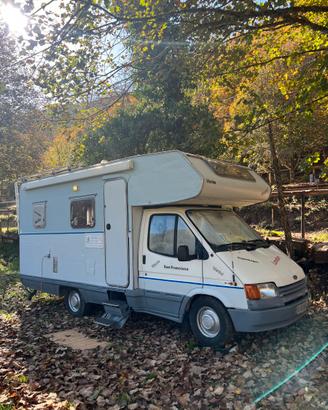 🚐 CAMPER MANSARDATO FORD 2.5 DIESEL 5 posti letto