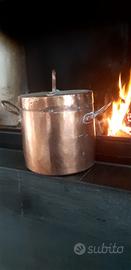 antica pentola in rame 