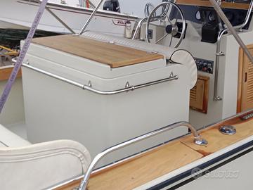 Boston Whaler Outrage Super Leaning Post