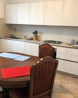 Casa indipendente di 90 m² con 4 locali e posto au