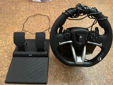 Volante della playstation con pedali.