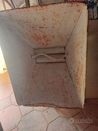 Macchina macina uva vintage. Per amatori