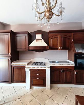 cucina in legno e marmo 360  1000€