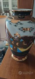 Vaso in porcellana giapponese decorato