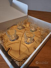 Set 4 bicchieri da shot con vassoio in legno 