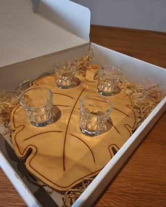 Set 4 bicchieri da shot con vassoio in legno 