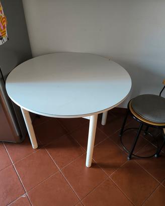 tavolo bianco da cucina