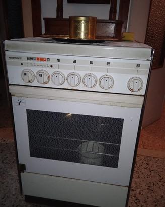 cucina Ariston 4 fuochi e forno a gas
