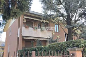 3 LOCALI AMMOBILIATO CON BOX E CANTINA!!!