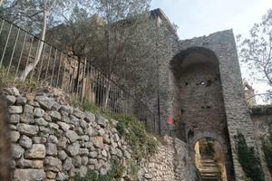 Torre cielo terra ristrutturata con giardino