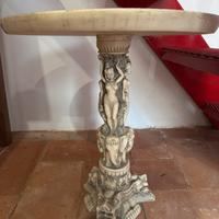 Tavolino etnico orientale in resina scolpita.