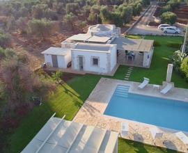 Trullo con piscina (villa interna o affittacamere)