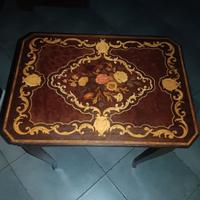 Tavolino intarsiato da salotto