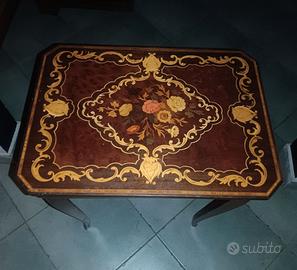 Tavolino intarsiato da salotto