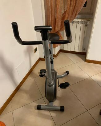 Cyclette per allenamento indoor