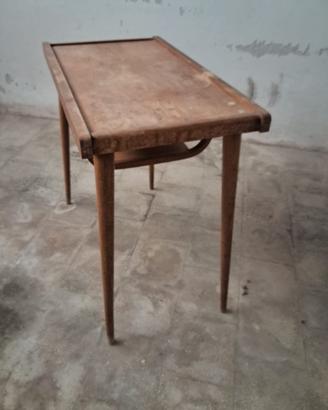 Tavolino vintage in legno con ripiano