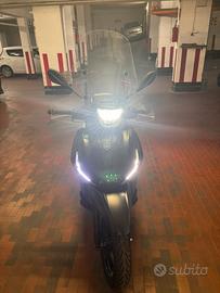 Beverly 300 deep black