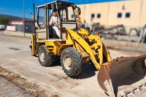 Terna 4x4 con forche e benna