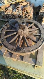 Ruota di carro in legno
