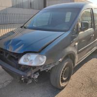 Volkswagen Caddy anno 2006 ricambi usati
