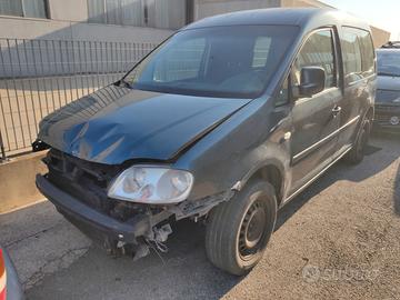 Volkswagen Caddy anno 2006 ricambi usati
