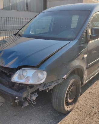 Volkswagen Caddy anno 2006 ricambi usati