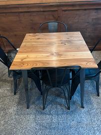Tavolo in legno con 4 sedie vintage