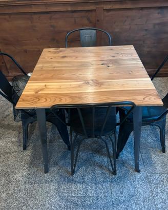 Tavolo in legno con 4 sedie vintage