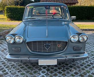 splendida auto storica lancia Flavia del 1965.