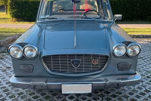 splendida auto storica lancia Flavia del 1965.