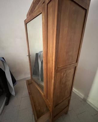 Armadio vintage (non conosciamo la sua storia)